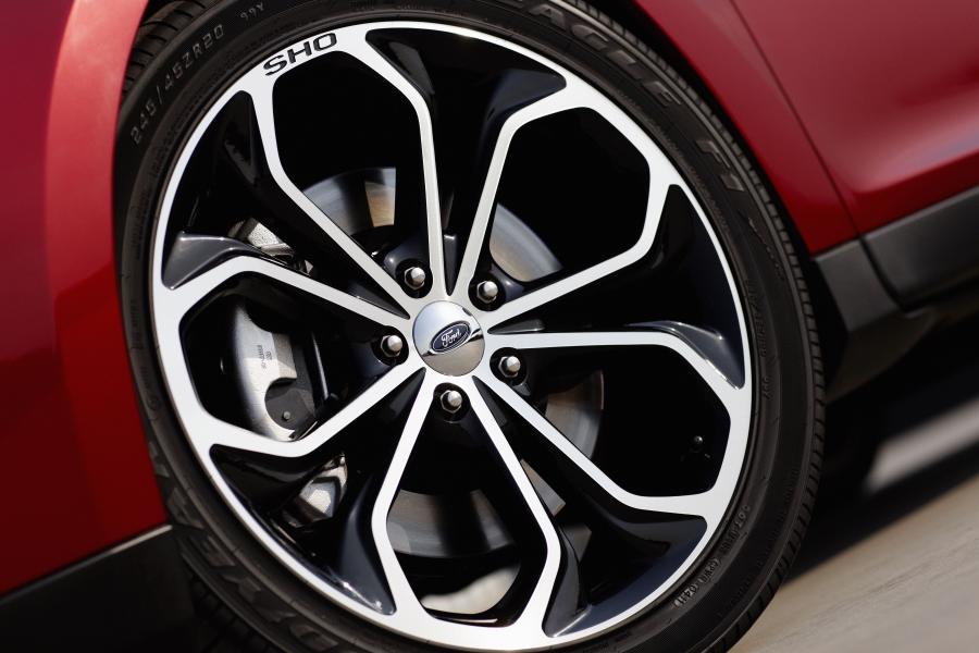  Ford Taurus SHO 2012 года  (фото 8 из 18)